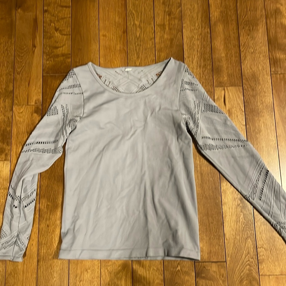 27.💕  Fabletics long sleeve lilac S/M top
